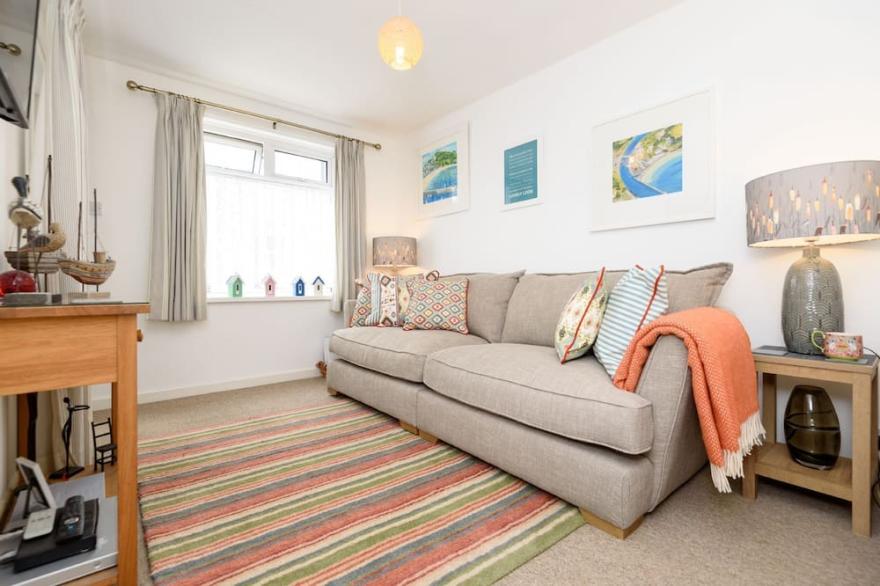 Pretty cottage in the heart of Looe with wifi.