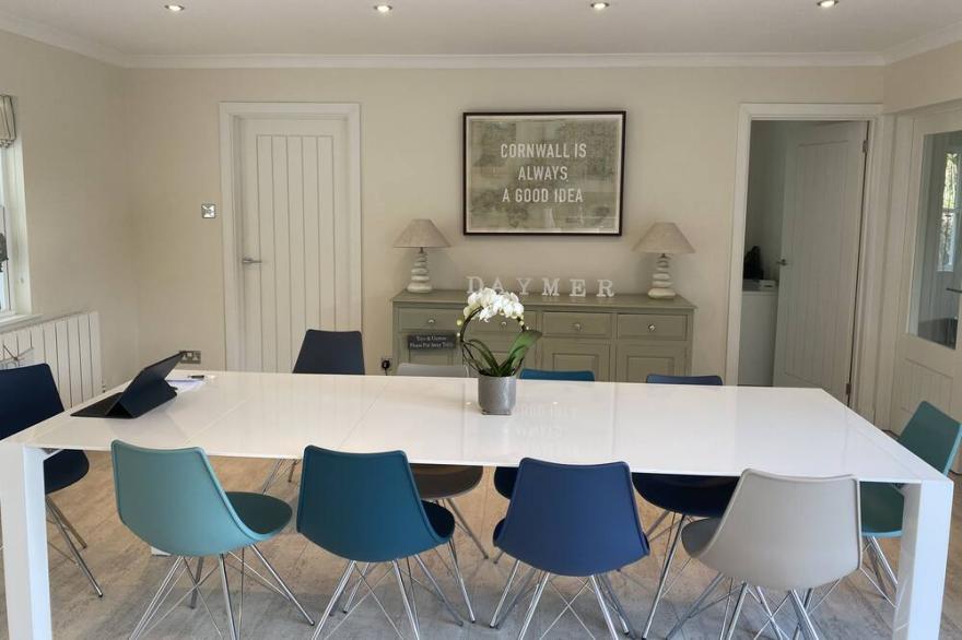 Contemporary 5 Bedroom House, Metres from Daymer Bay Beach