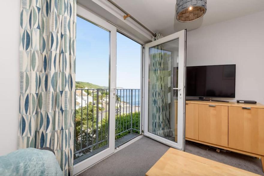 Stunning modern apartment five minutes from the beach