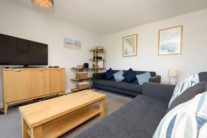 Stunning modern apartment five minutes from the beach