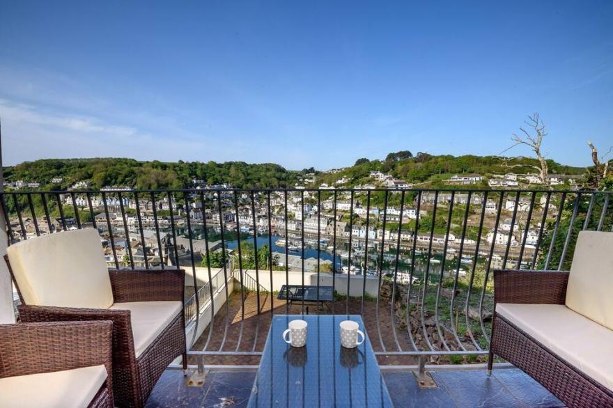 Stunning apartment in an elevated position with great views, WIFI and parking.