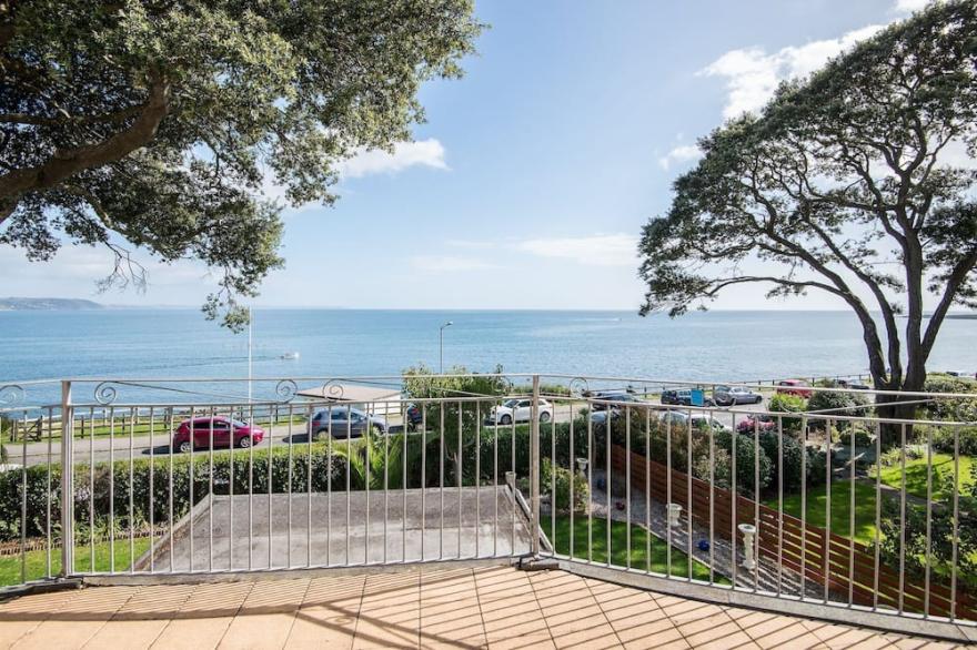 Beautifully appointed seafront apartment