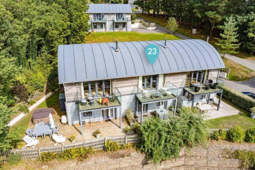 Beautiful holiday home, just a walk away from Talland beach...