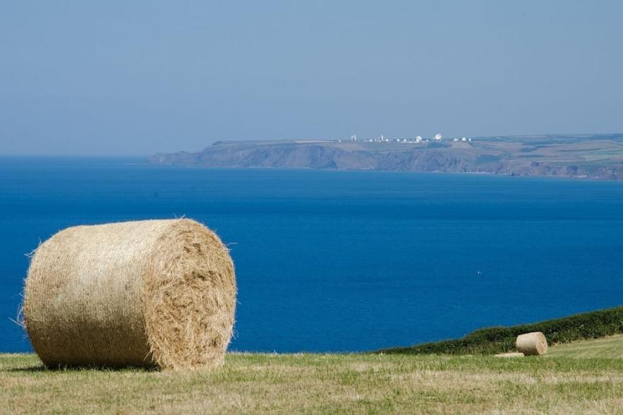 Stunning luxury cliff top retreat - direct access to the South West Coast Path.