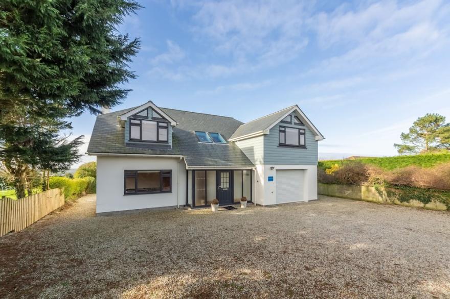 High Croft is a superb, spacious and light, architecturally designed property.