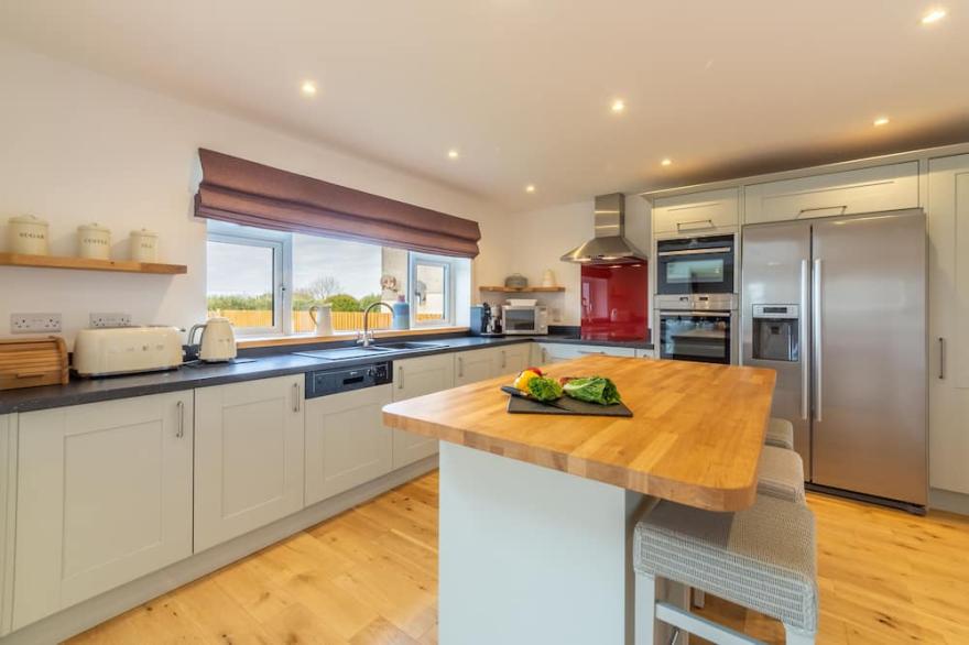 High Croft is a superb, spacious and light, architecturally designed property.