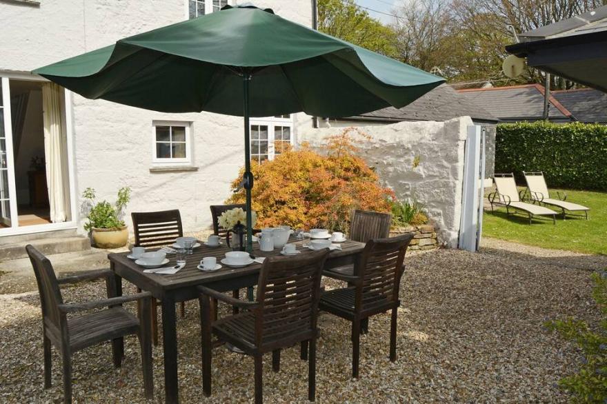 Luxury 5-star cottage near the Cornish coast on the Bonython Estate, Lizard Peninsula