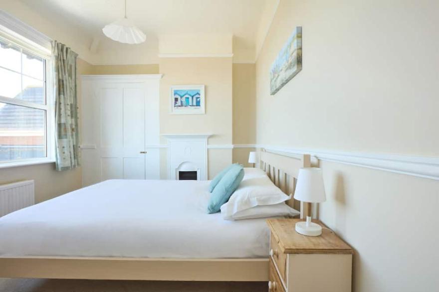 The Whim - sleeps 14 guests  in 7 bedrooms