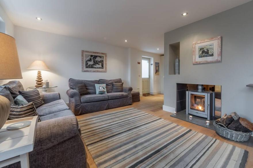 Attractive house located in a quiet road just a few minutes walk from the beach.