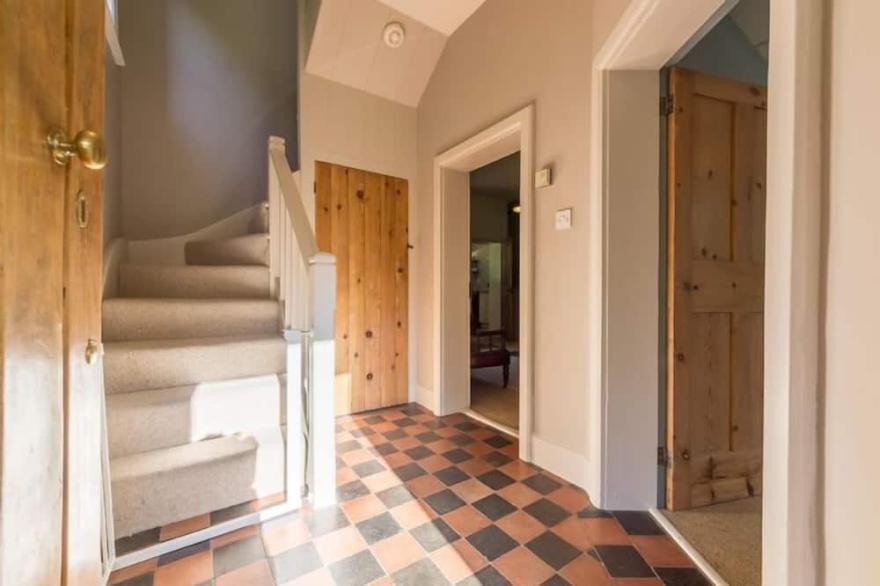 Peaceful woodland retreat which is full of character and colour.