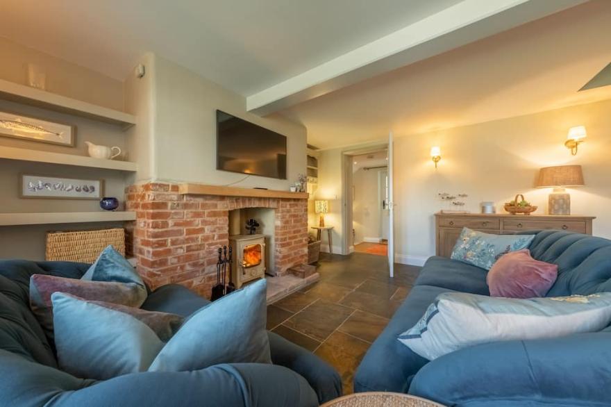 A fabulous luxury cottage, located in the centre of pretty Thornham village.