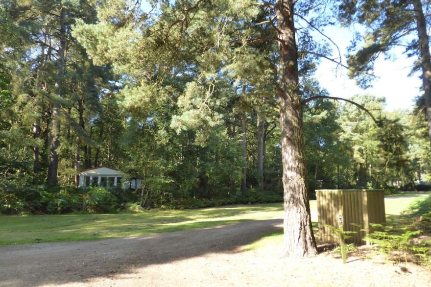 Green Shores - this caravan is a peaceful holiday location on the award winning Kelling Heath Park.