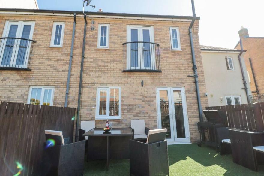 BEACH HOUSE, pet friendly, with a garden in Beadnell