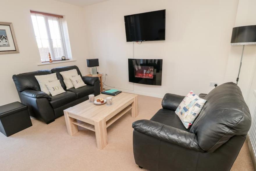 BEACH HOUSE, pet friendly, with a garden in Beadnell