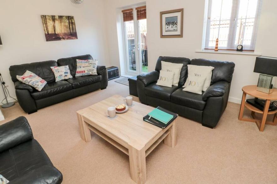 BEACH HOUSE, pet friendly, with a garden in Beadnell