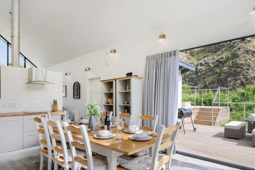 RESTHARROW LODGE, with hot tub in Bamburgh