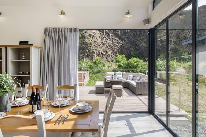 RESTHARROW LODGE, with hot tub in Bamburgh