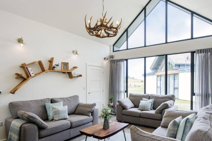 RESTHARROW LODGE, with hot tub in Bamburgh