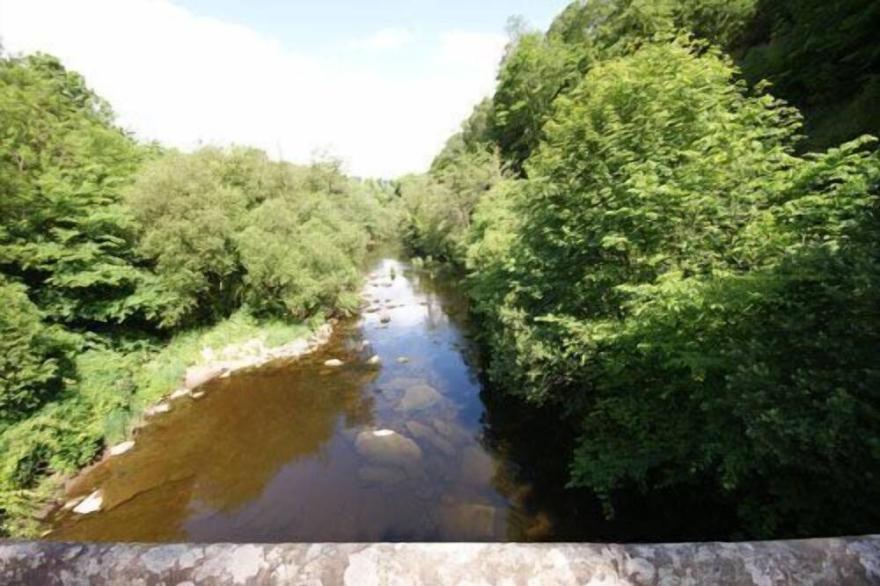 Endearing 17th Century detached cottage. Near Ullswater, Pooley Bridge, Lowther, Penrith Wifi