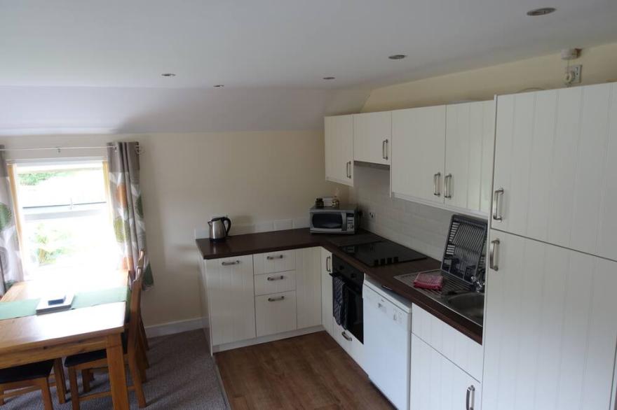 MAY COTTAGE - family friendly with stunning lakeside views