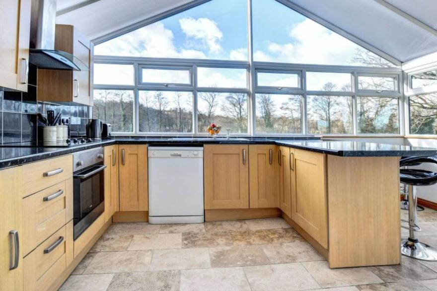 Beautiful apartment for 4 guests with WIFI, TV, patio, panoramic view and parking