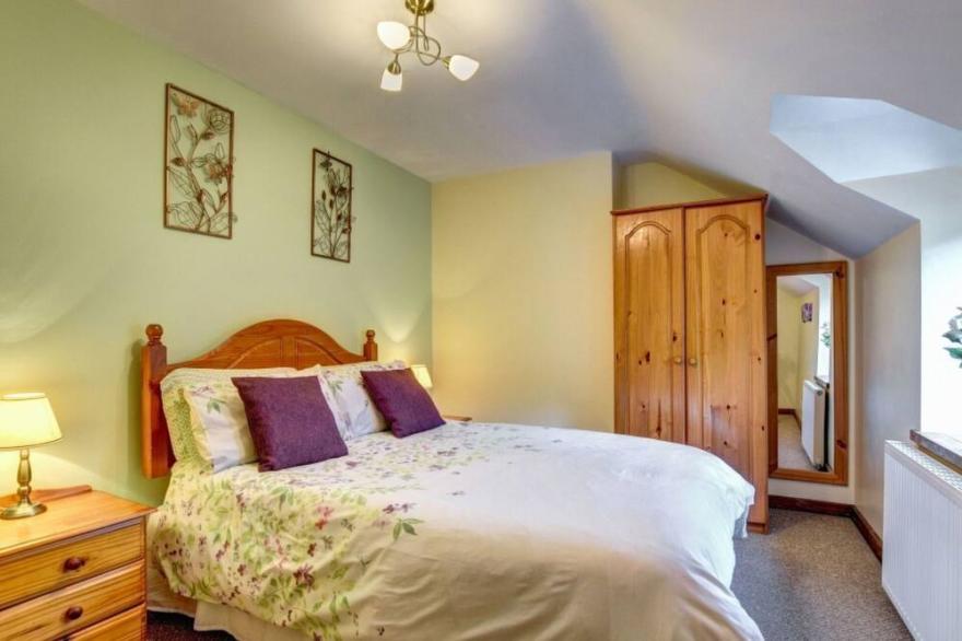 Wonderful private villa with hot tub, WIFI, TV, patio, pets allowed, panoramic view and parking