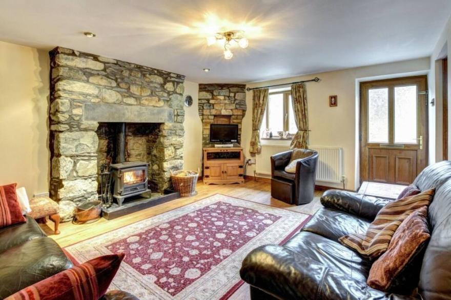 Wonderful private villa with hot tub, WIFI, TV, patio, pets allowed, panoramic view and parking