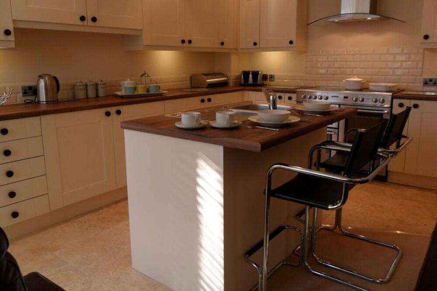 Elegant Apartment with Stunning Views Over Looking The Conwy Valley