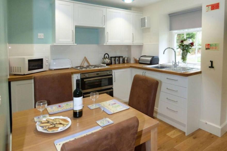 Stunning private villa for 4 guests with WIFI, TV and parking