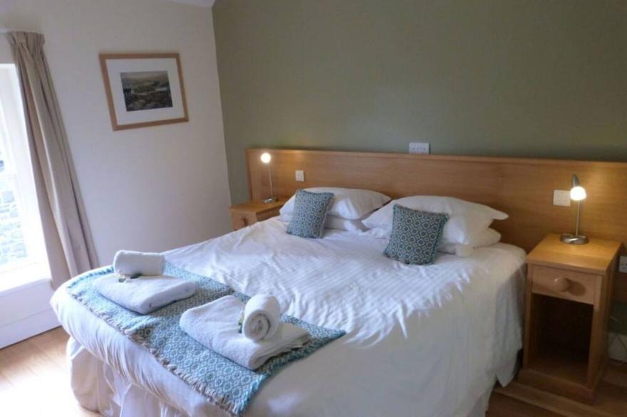 Stunning private villa for 4 guests with WIFI, TV and parking