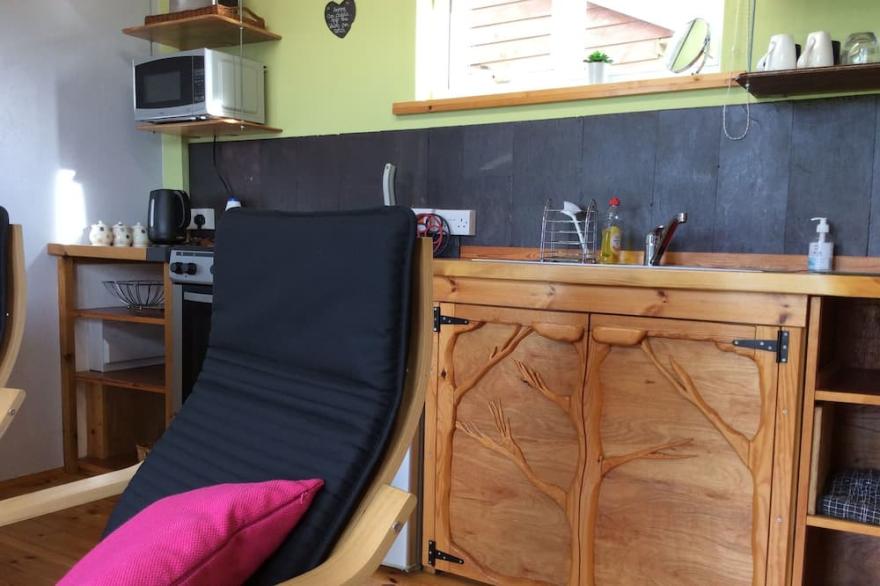 Hedgerow Hut - the perfect hideaway
