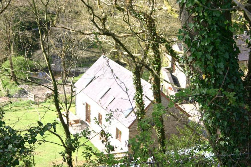 The Granary @ Troedyrhiw Holiday Cottages, Cardigan Bay, West Coast of Wales