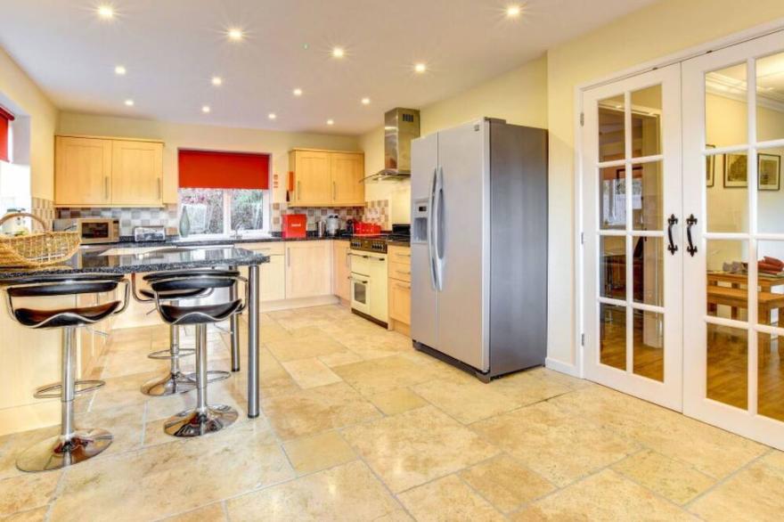 Beautiful private villa for 8 guests with WIFI, TV, patio, panoramic view and parking