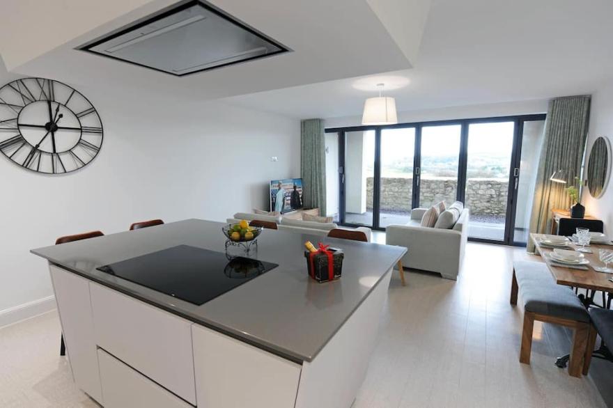 Apartment 2 Waterstone House - Sea View Apartment