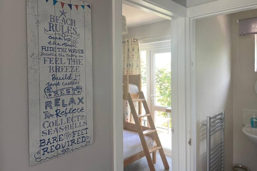 Langcliffe Park | Sleeps 4 | On coastal path | Near beach | Parking | WiFi