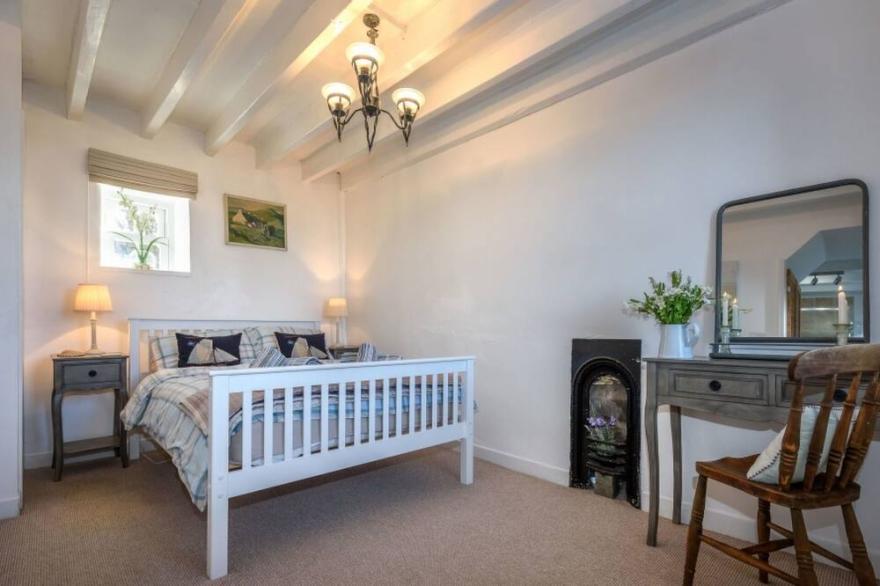 Beautiful private villa for 4 people with WIFI, TV, patio and parking