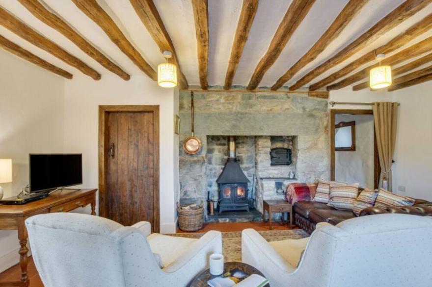 Beautiful private villa for 4 guests with WIFI, TV, patio, panoramic view and parking