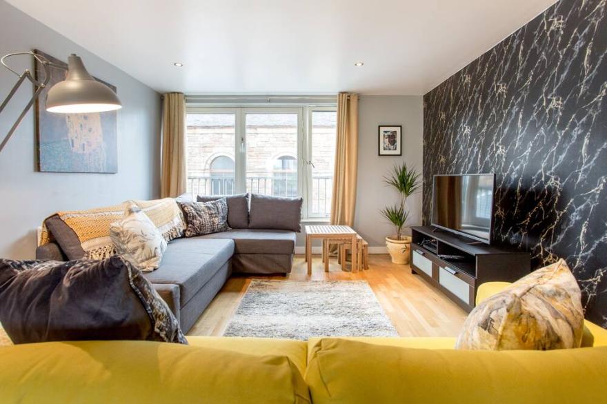 Stylish contemporary 2 bed apartment close to Glasgow City Centre