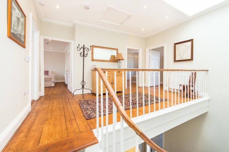 Stay in this tranquil and gorgeous City Centre home, for a unique Edinburgh experience