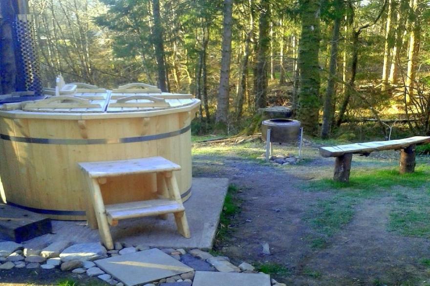 BURNSIDE is a charming, Well Equipped Log Cabin In Stunning Location.