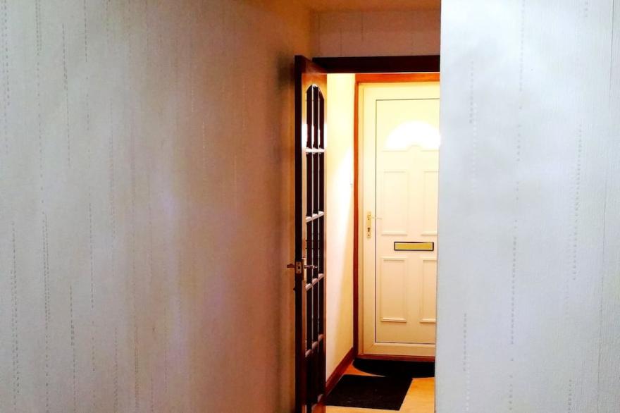 4 DOUBLE/TRIPLE BEDROOM HOUSE - FIBRE OPTIC WI-FI