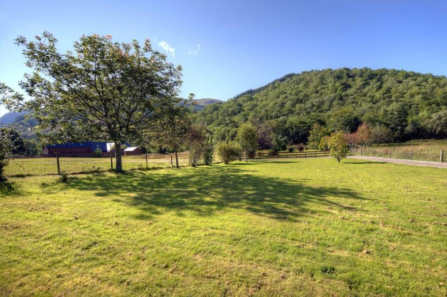 Holly Tree Cottage Glencoe - modern accommodation | exclusive riverside location