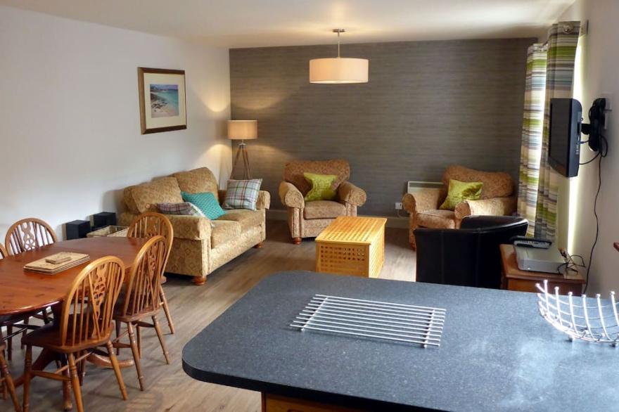 Holly Tree Cottage Glencoe - modern accommodation | exclusive riverside location