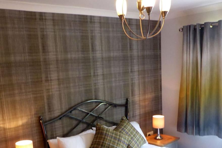 Holly Tree Cottage Glencoe - modern accommodation | exclusive riverside location