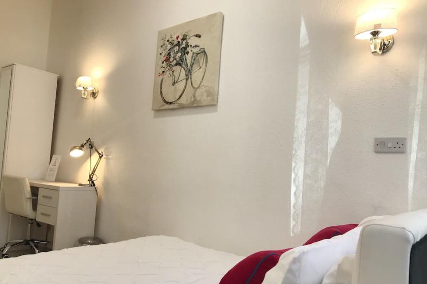 Edinburgh city center apartment