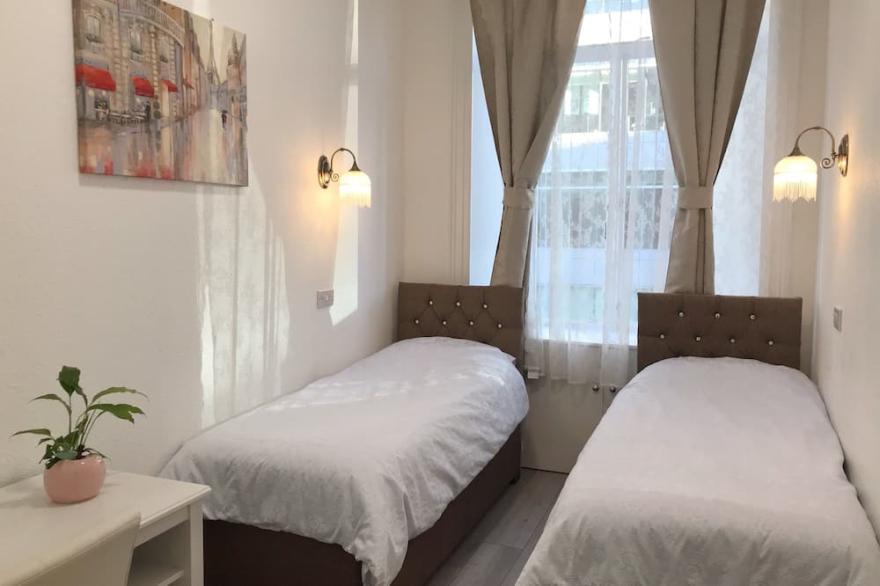 Edinburgh city center apartment