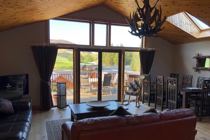 Lochside Lodge - Lodges in Glengouland