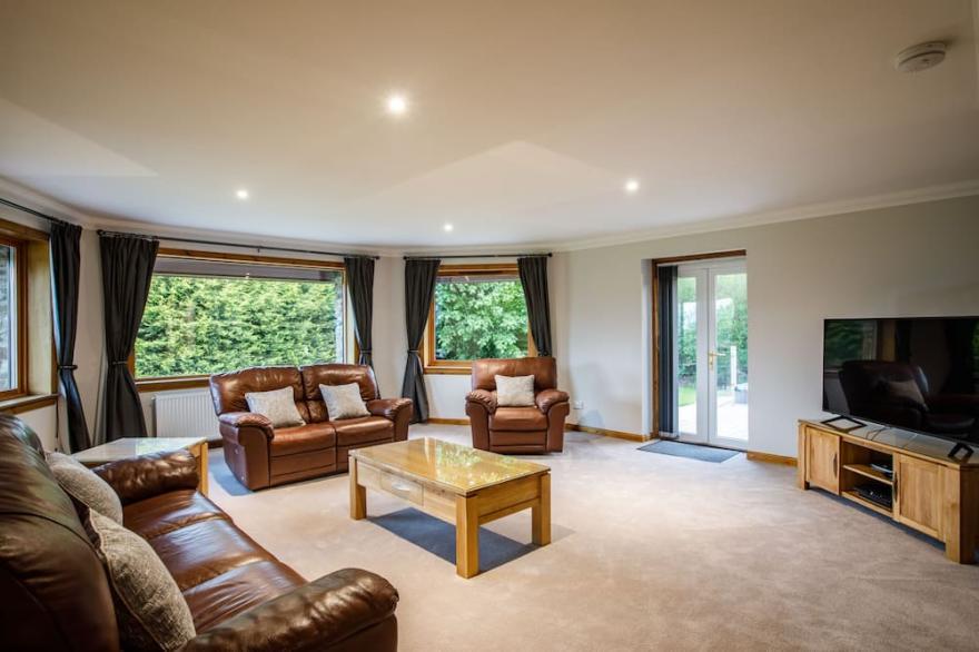 Beautiful relaxing house in fantastic peaceful location near Dundee with hot tub