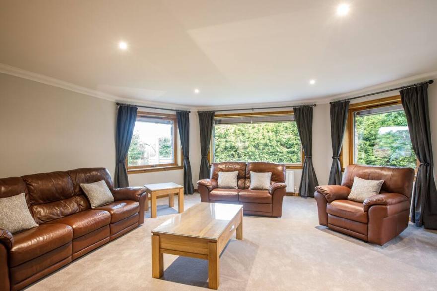 Beautiful relaxing house in fantastic peaceful location near Dundee with hot tub