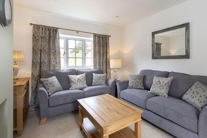 Meadow View 2 - sleeps 4 guests  in 2 bedrooms